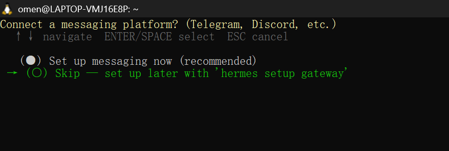 图片展示的是Hermes配置完成后进入聊天时的界面。界面提示“Connect a messaging platform? (Telegram, Discord, etc.)”，并给出两个选项：一个是“Set up messaging now (recommended)”，另一个是“Skip — set up later with 'hermes setup gateway'”。当前选中的是“Skip”选项，箭头指向该选项。该图片与上下文紧密相关，上下文提到配置完成后可直接进入聊天，此图展示了进入聊天前的平台连接选择界面，用户可根据需求选择是否立即设置或稍后设置。